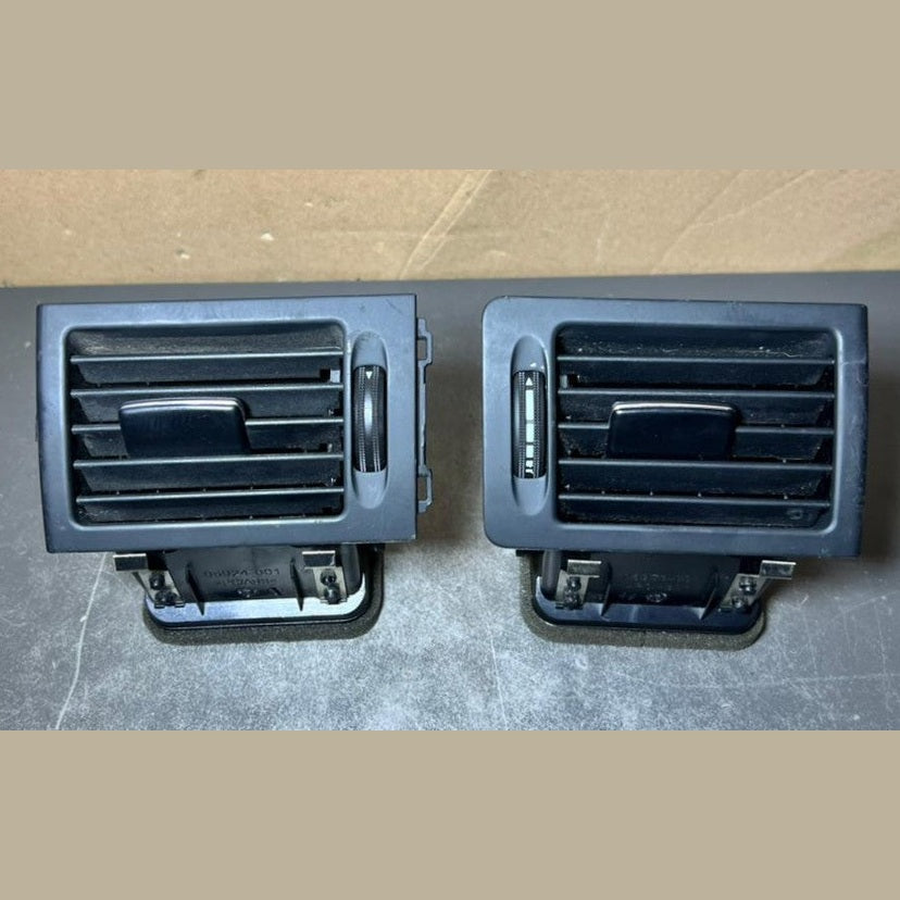 08-10 Mercedes W204 Class Front Dashboard Left \ Right Heater A/C Air Vent