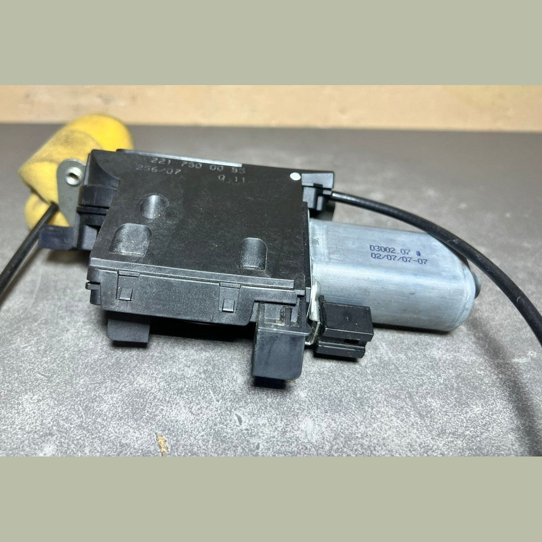 07-13 Mercedes  W221 S-Class Rear Trunk Lid Latch Lock Actuator A221 7500085 OEM