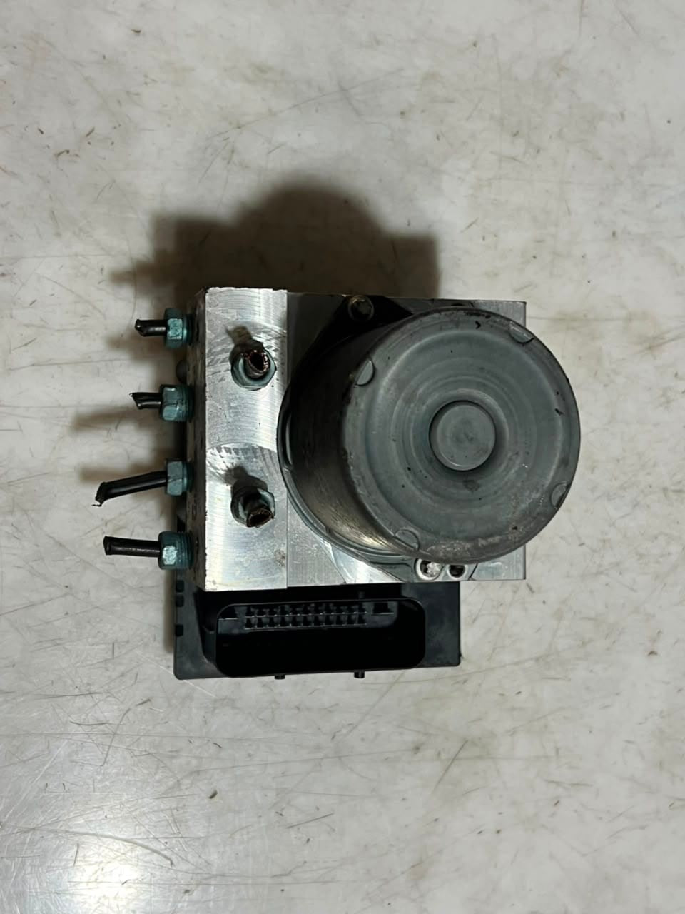 2010-2015 BMW X1 E84 ABS Hydraulic Brake Pump Control Module 6860214 OEM