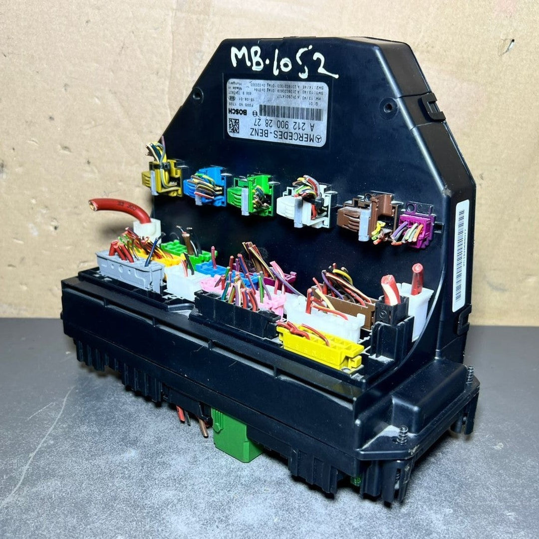 10-16 Mercedes-Benz W212 W204 Front SAM Module Relay Fuse Box A212 9002827 OEM