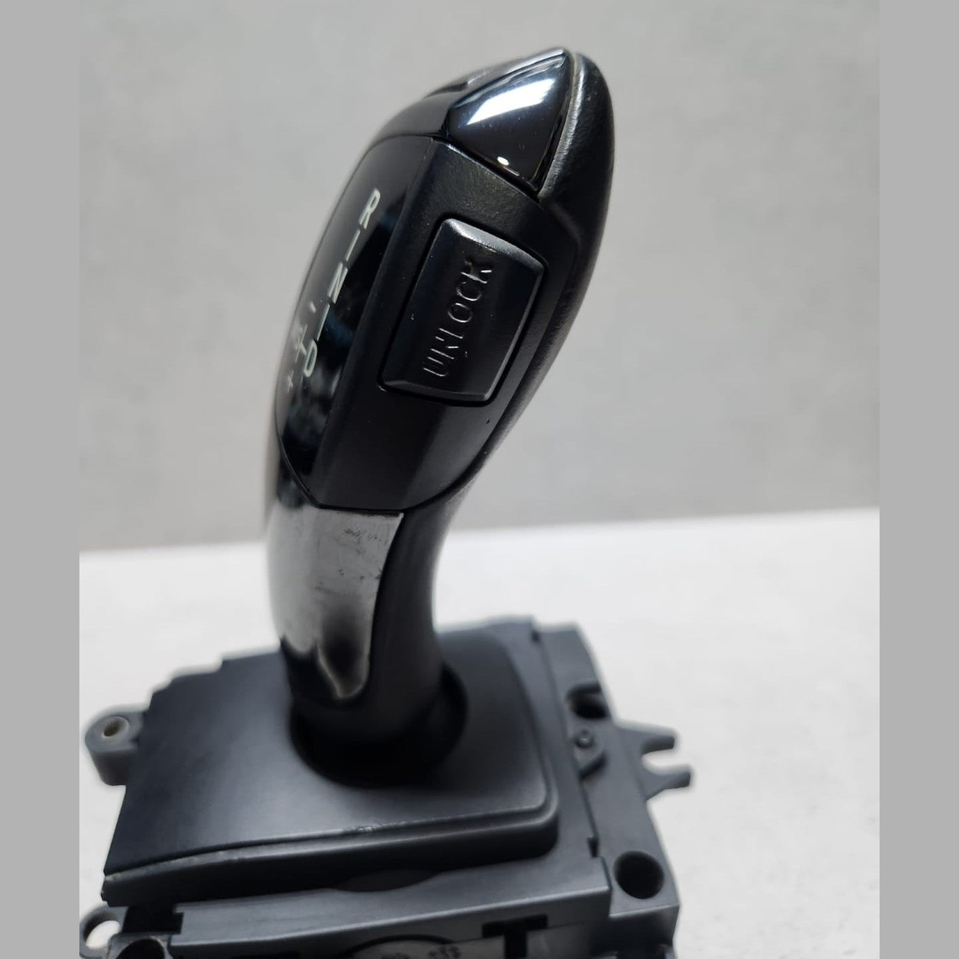 BMW Gear Selector Switch 9218104 5 Series F10 and 7 Series F01 F02 F03 RHD 