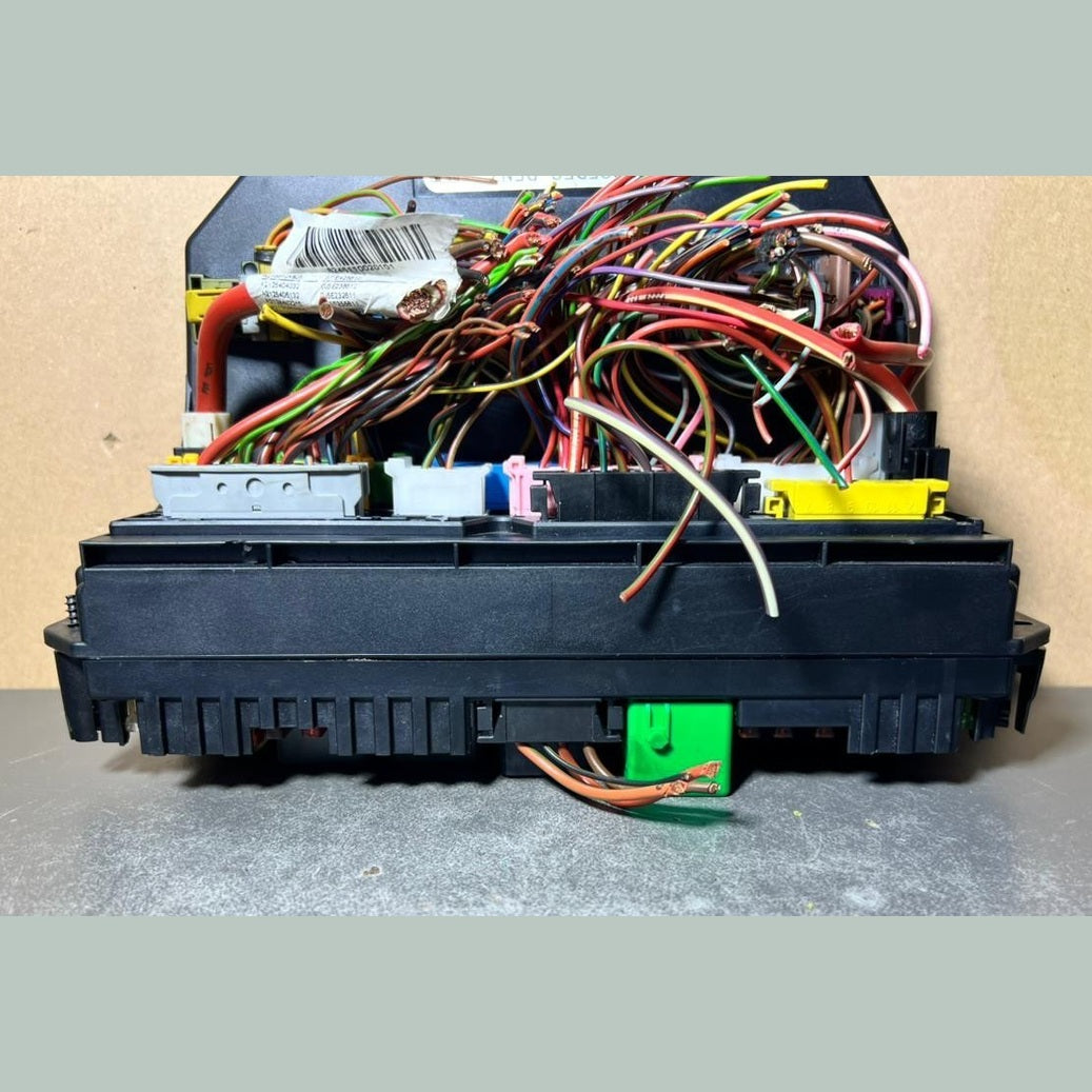 10-16 Mercedes-Benz W212 W204 Front SAM Module Relay Fuse Box A212 9008307 OEM