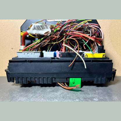 10-16 Mercedes-Benz W212 W204 Front SAM Module Relay Fuse Box A212 9008307 OEM