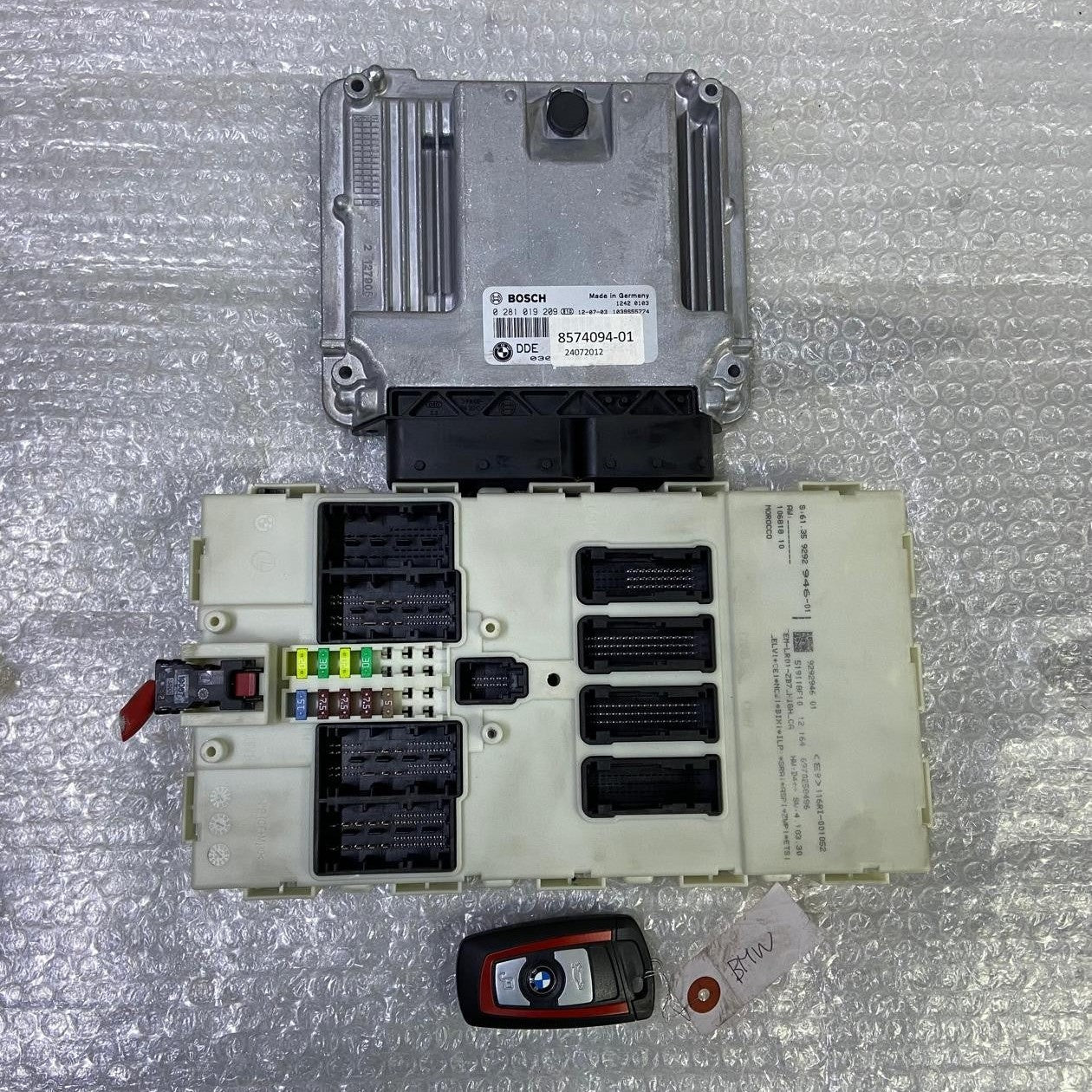 OEM BMW F20 F30 N47 ENGINE CONTROL UNIT DDE ECU SET 8574094 BOSCH
