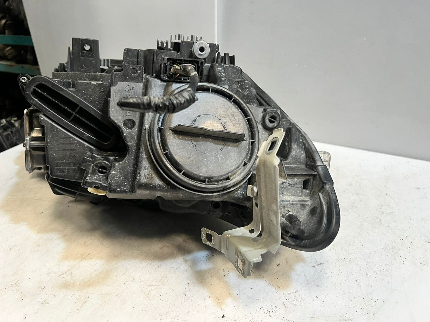 2011-2012 BMW 1' F20 F21 120i LEFT RIGHT Bi-Xenon Headlight 7229687 7229688 ECE