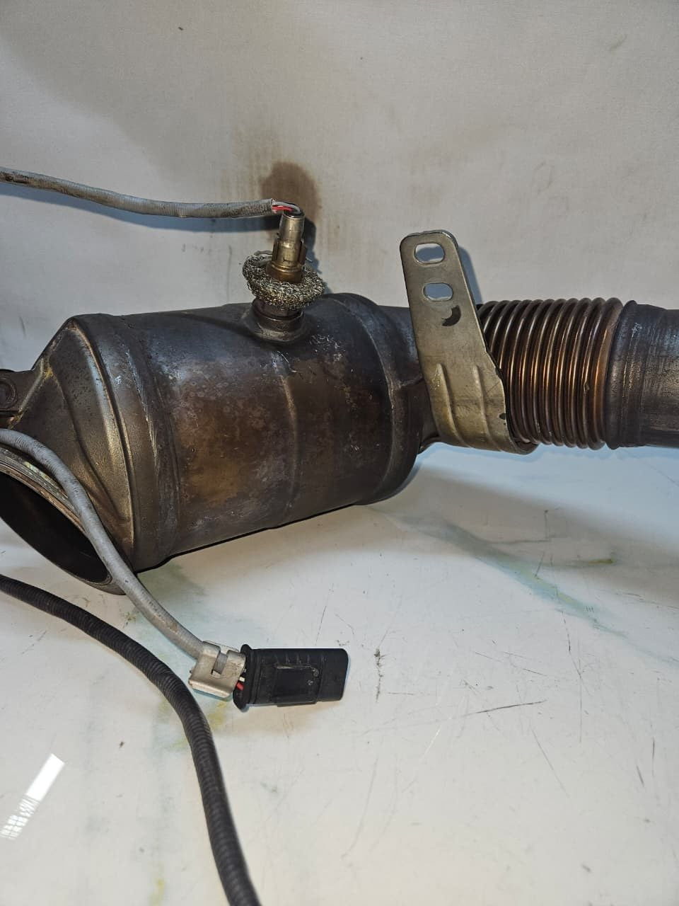 2013-15 BMW 6 Gran Coupe F06 750Li N63 B44 B engine Catalytic Converter 7645441