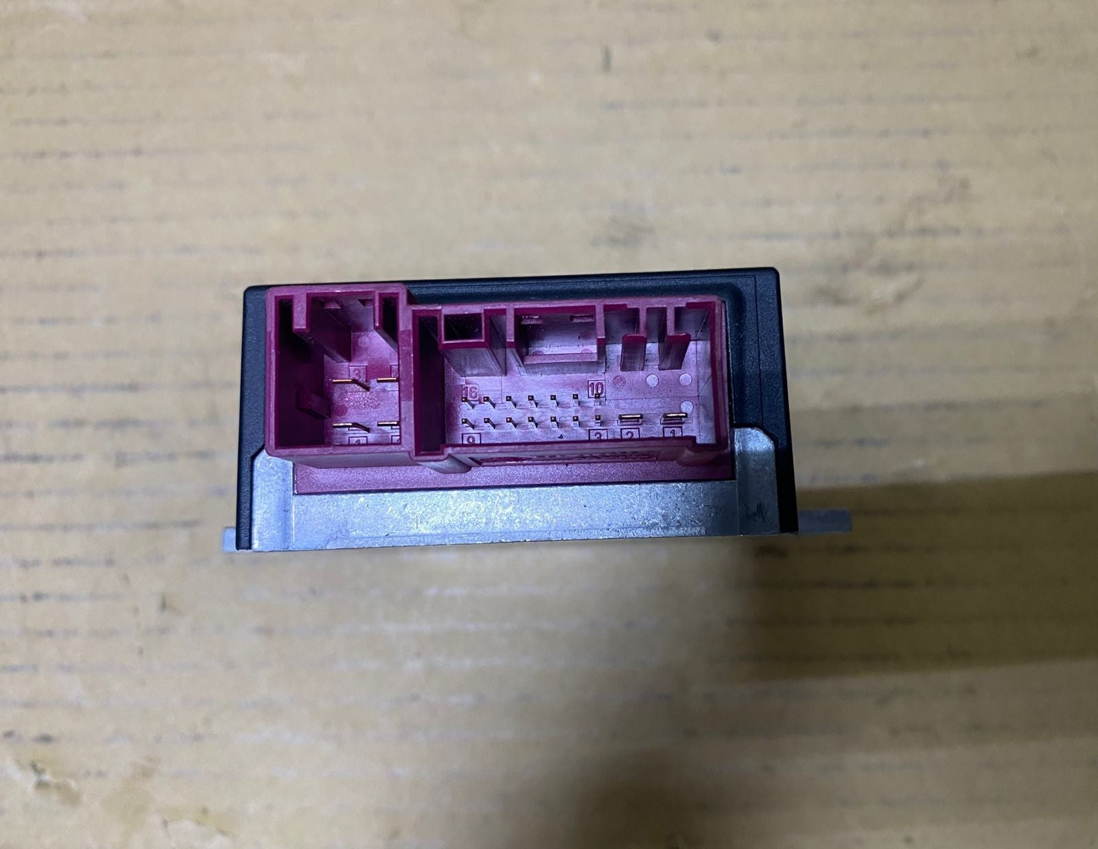 BMW Fuel Pump Control Module 7240389  F01 F02 F10 F11 7