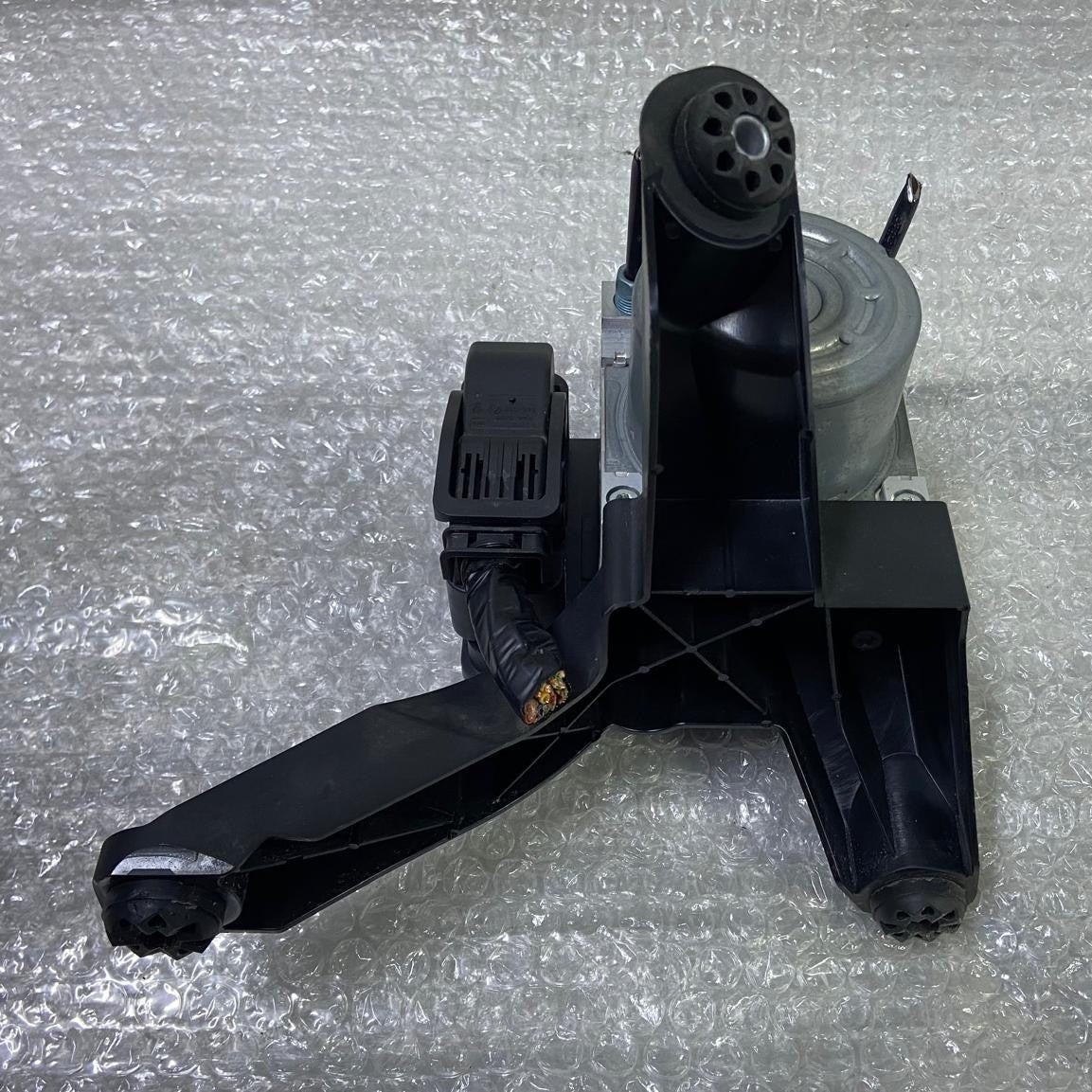 OEM BMW i3 0.6 Hybrid 125Kw ABS Pump Assembley 6883348 6883347