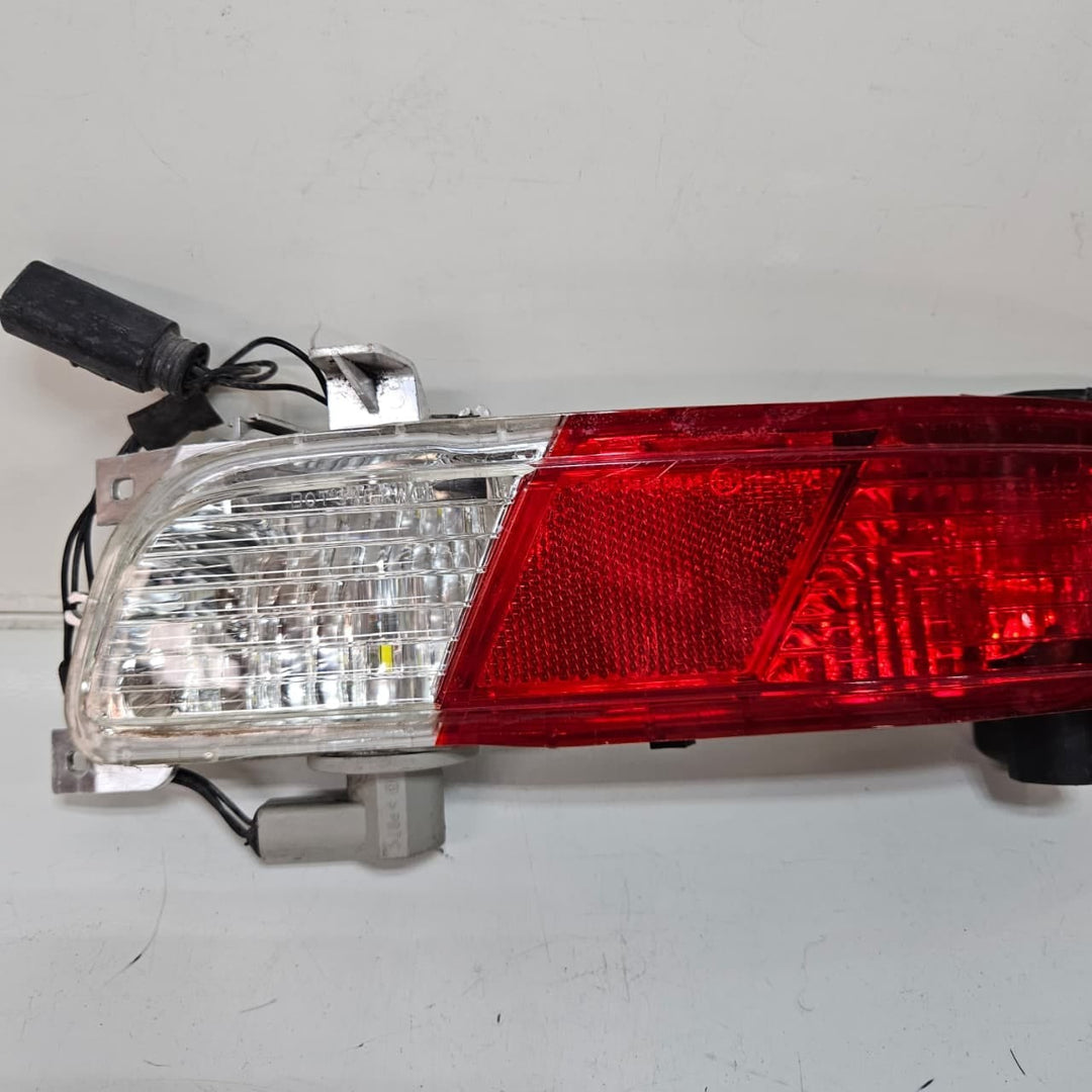 6911900-2004-2005 BMW 6 Series E63 E64 645Ci Taillight Rear Lower Right OEM