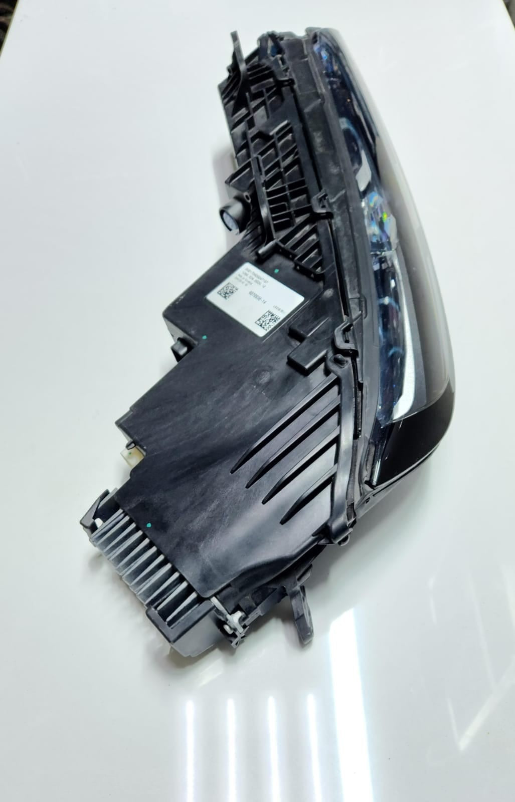 Genuine 2023-2025 BMW i7 Headlight Upper CRYSTAL 9879936 7 Series G70 i7 