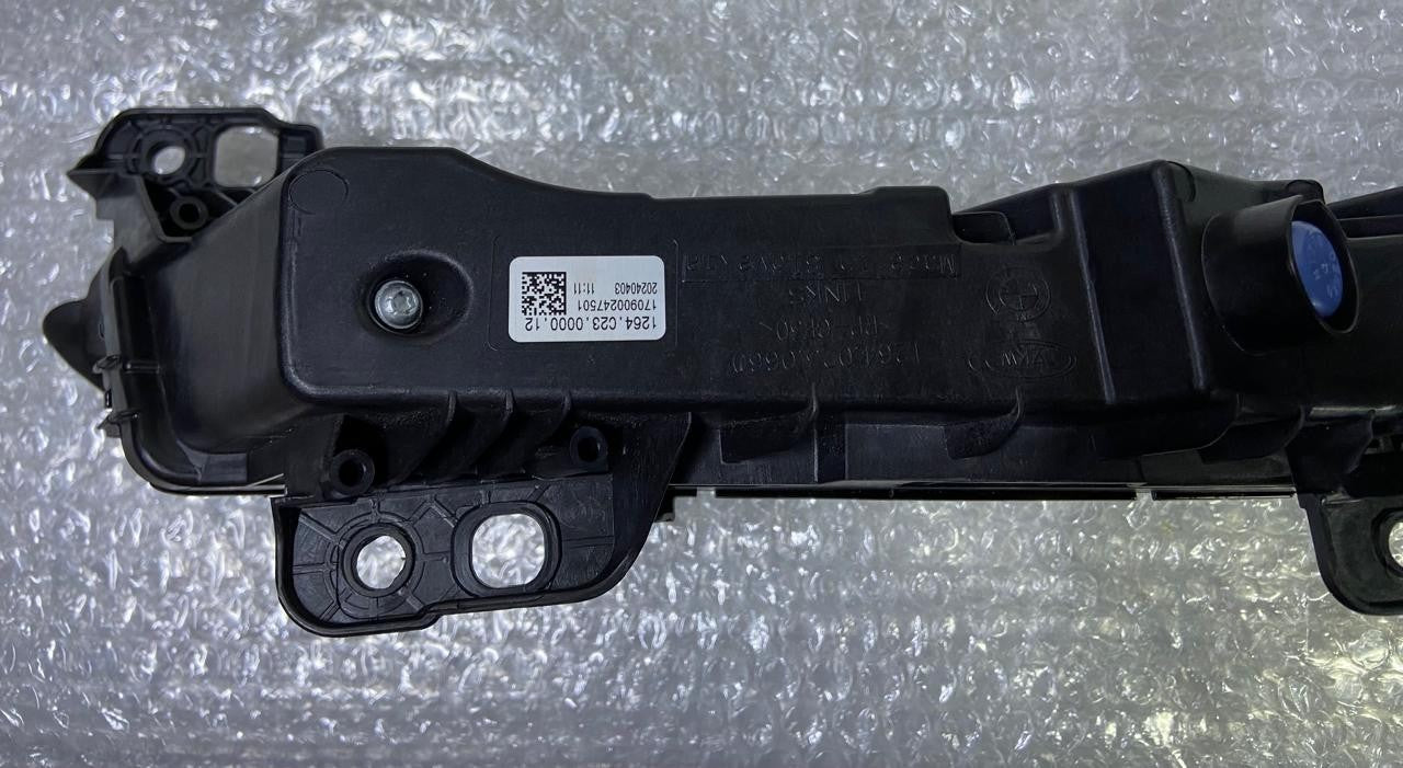 OEM BMW 7 Series G70 Headlight Upper LED Front 9879935 left Side