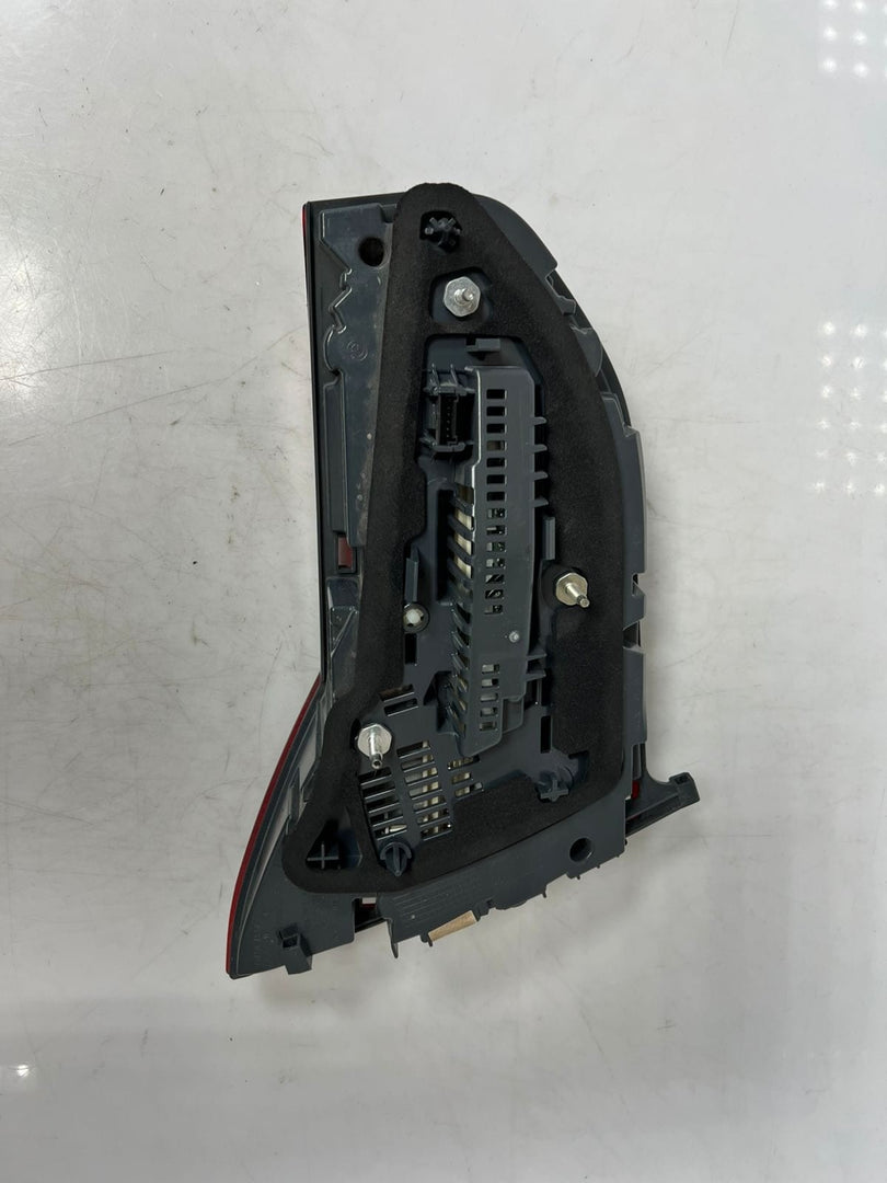 2015 BMW 7 Series G11 G12 Tailgate Light 2583244 OEM
