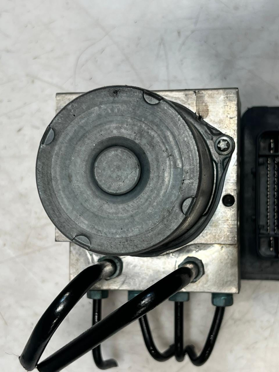 2014-2015 BMW X5 F15 and X6 F16 ABS Pump Control Module 6864790 USED