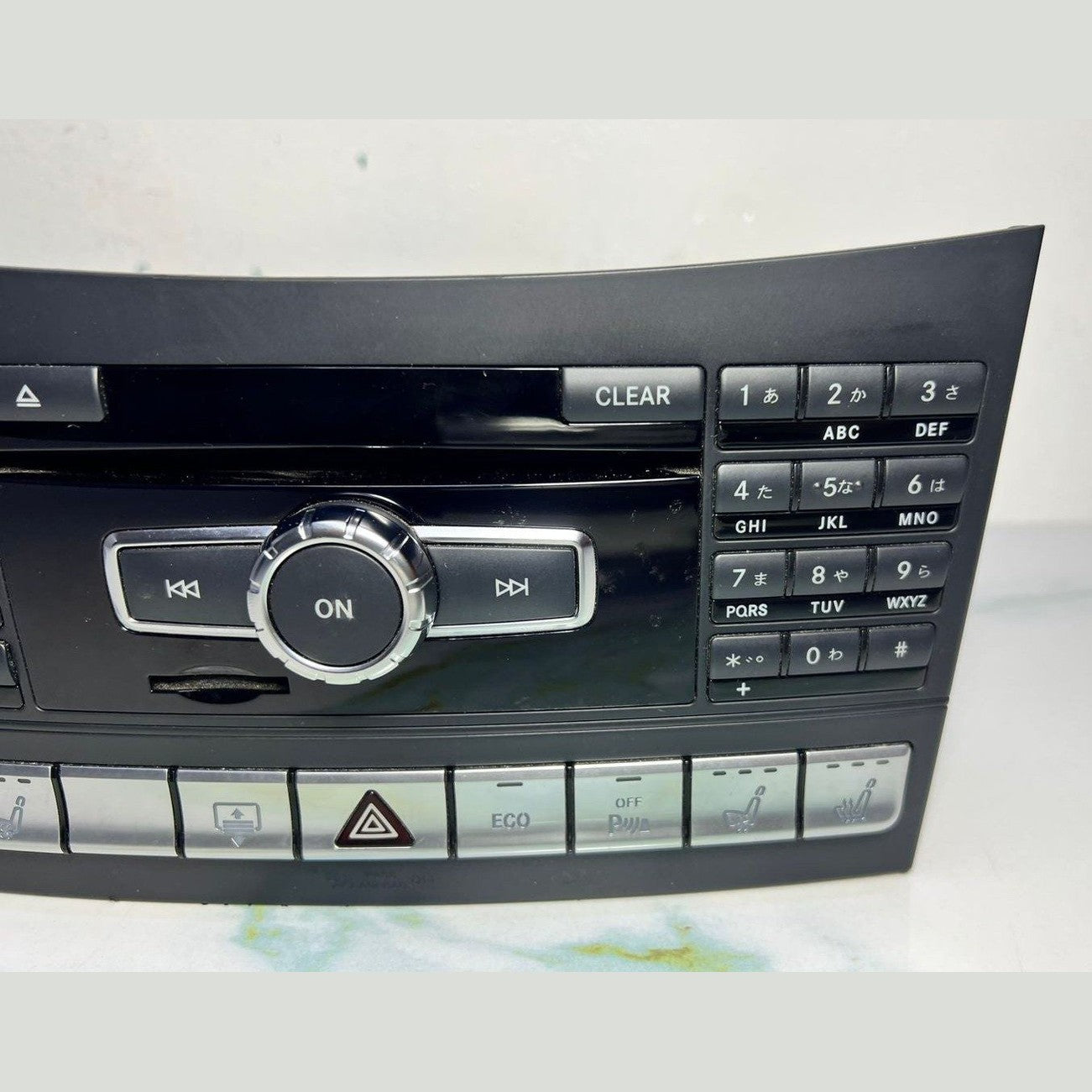 Mercedes-Benz w218 Radio Audio Head Unit CD Player  A 218 900 87 02 OEM