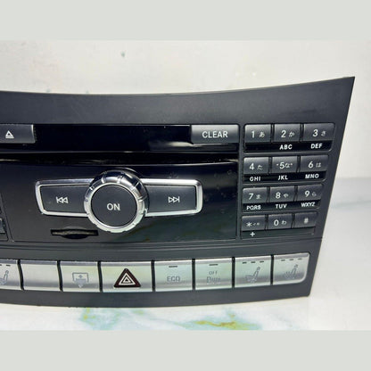 Mercedes-Benz w218 Radio Audio Head Unit CD Player  A 218 900 87 02 OEM