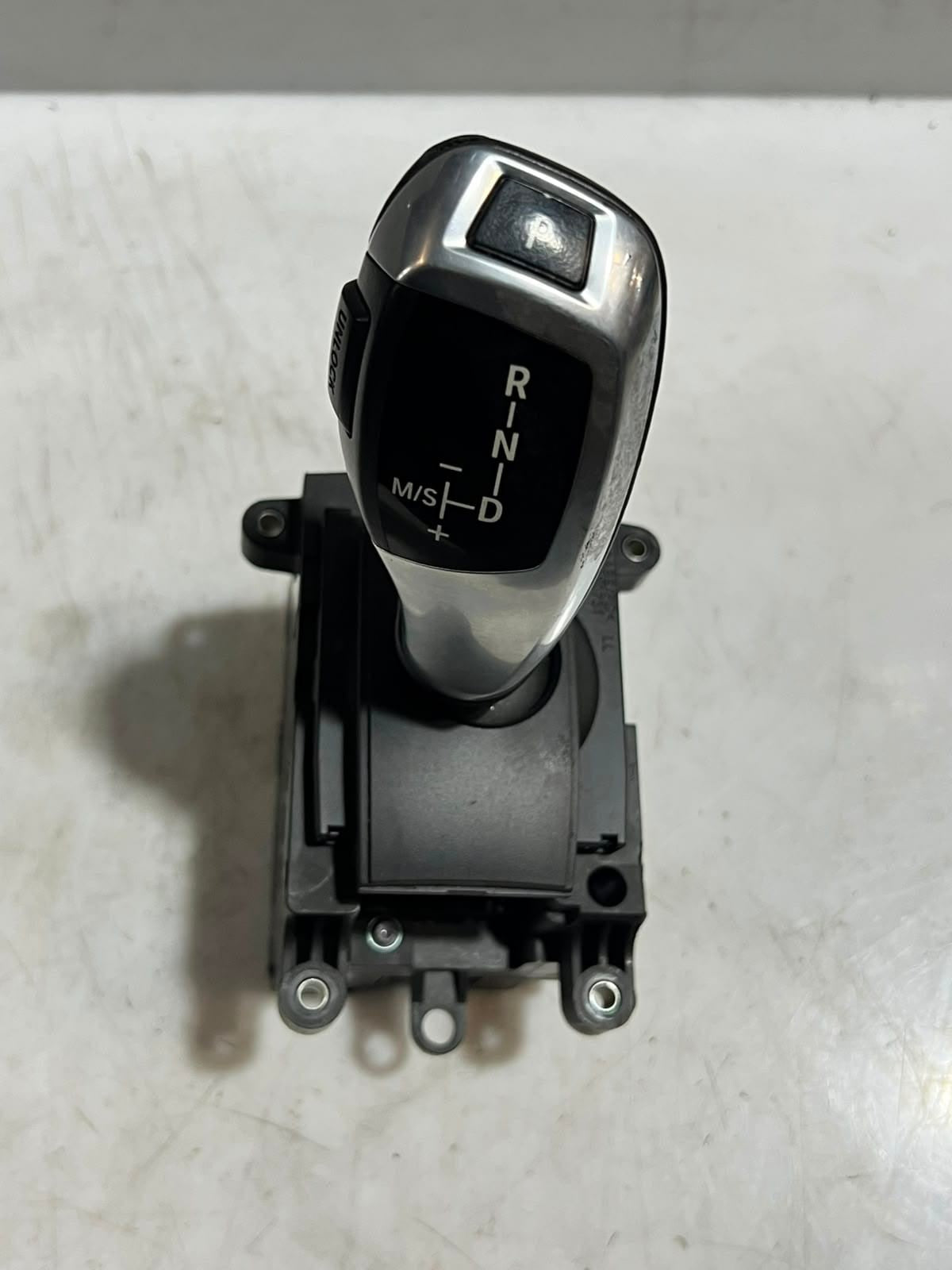 2011 BMW 550i, 5 Series F10/F11 7' Automatic Gear Selector Shifter 9218101 OEM
