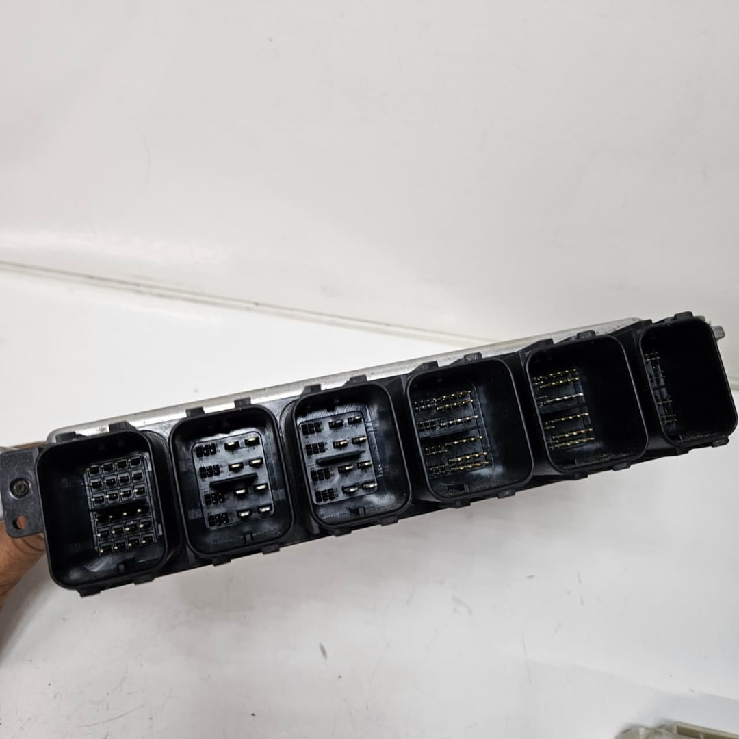 8591678-BMW 5 Series G30 G31 B47 20d Diesel Engine Control Unit ECU DDE Key Set