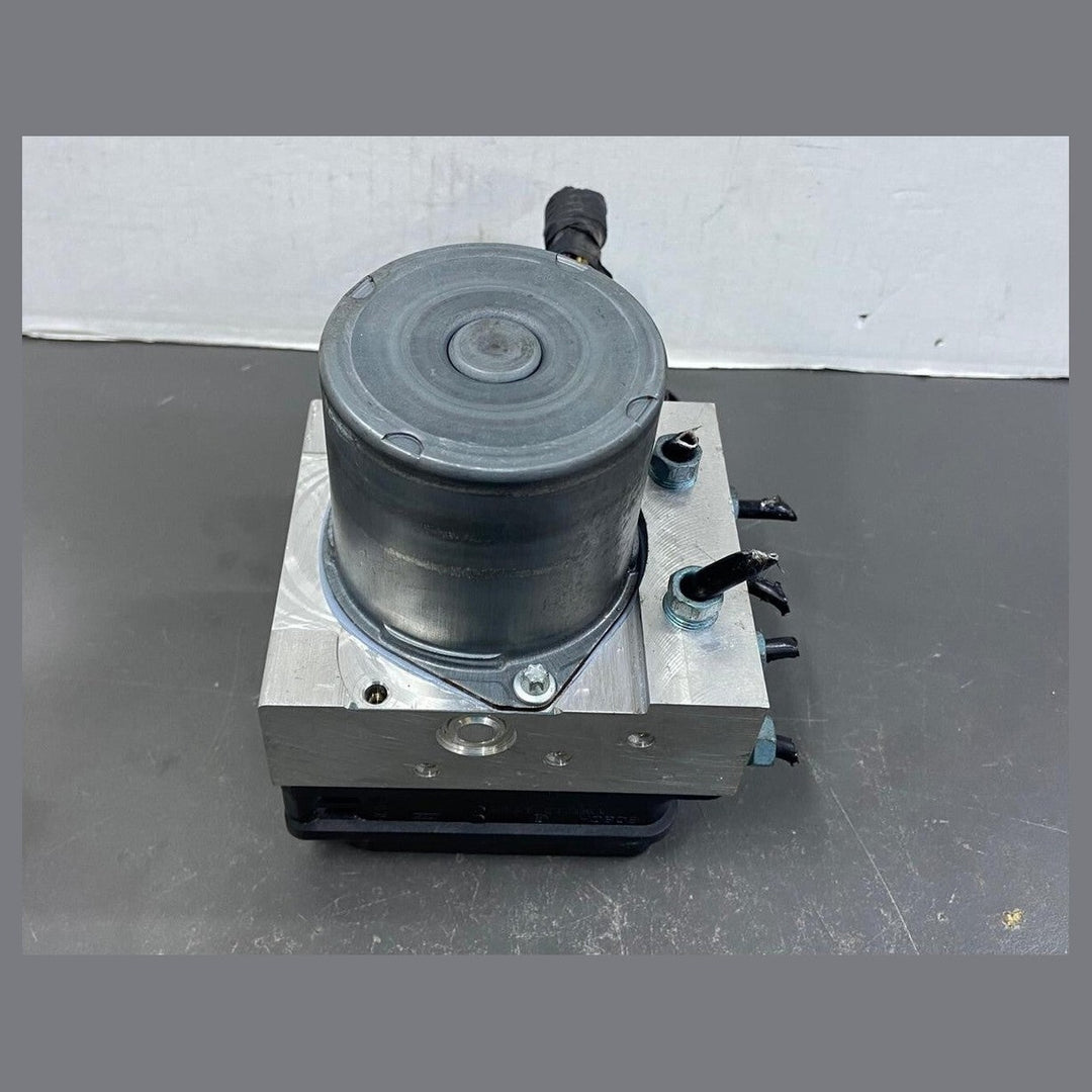 OEM Brake Pump BMW X1 E84 Hydraulic Unit ABS Pump Module 6860214 6860215