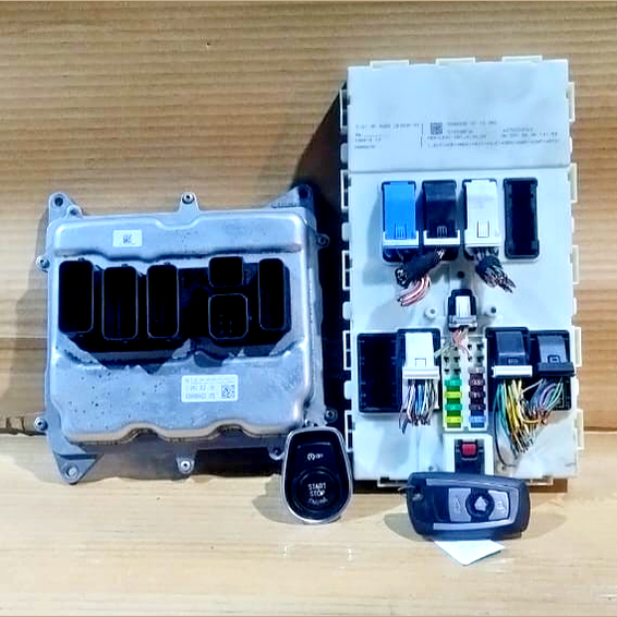 BMW F30 F10 F11 F25 N20 ENGINE CONTROL UNIT SET  DME BOSCH WITH KEY  -7643312
