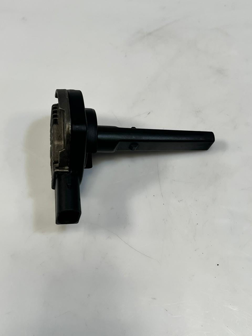 BMW E38 E39 E46 E53 E60 E61 E81 E82 E87 N47 Diesel Sump Oil Level Sensor 7508003