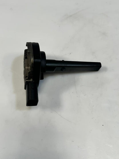 BMW E38 E39 E46 E53 E60 E61 E81 E82 E87 N47 Diesel Sump Oil Level Sensor 7508003