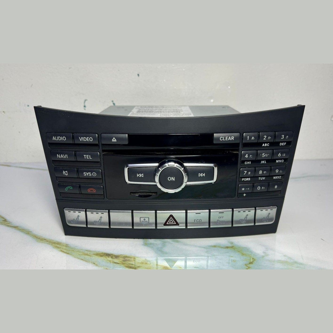 Mercedes-Benz w218 Radio Audio Head Unit CD Player  A 218 900 87 02 OEM