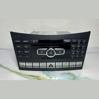 Mercedes-Benz w218 Radio Audio Head Unit CD Player  A 218 900 87 02 OEM