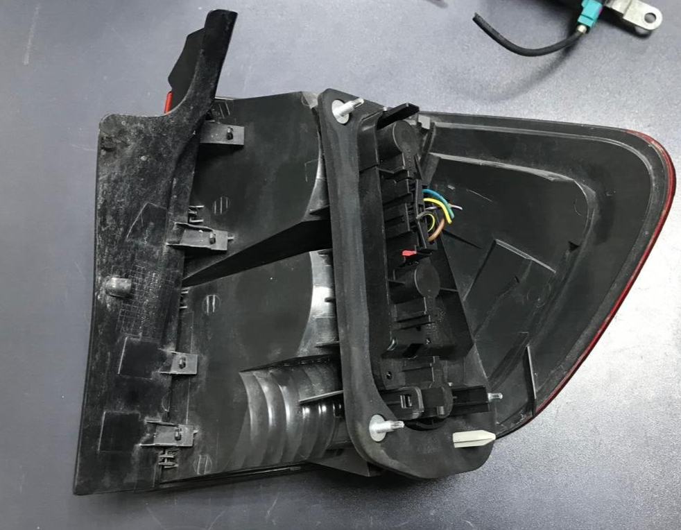 BMW X1 E84 LEFT SIDE REAR OUTER TAIL LIGHT  OEM 2990109