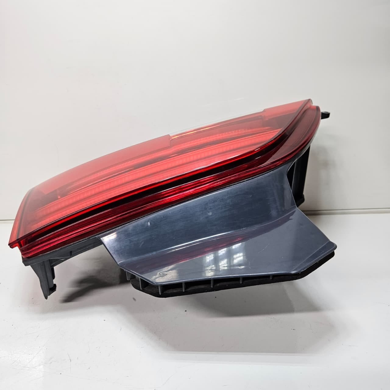 7306167-2014-2017 BMW5 Series F07 550i GT xDrive Rear Light in Trunk Lid Left 