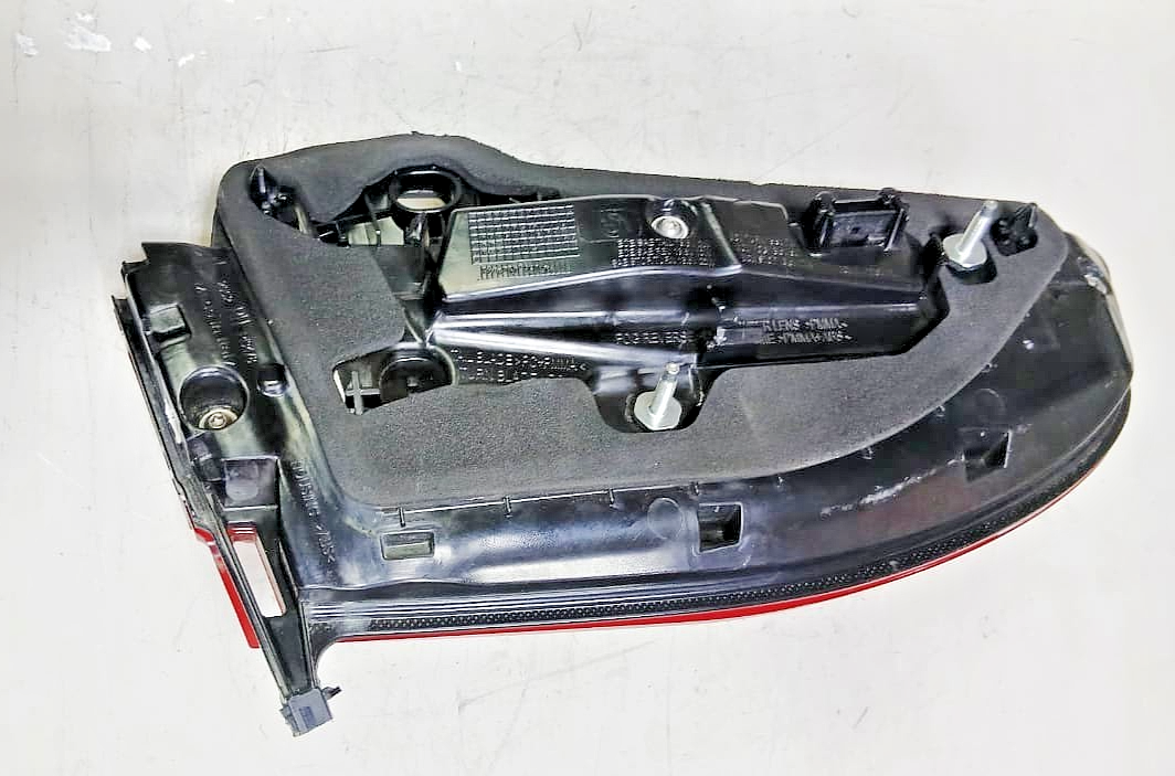 Genuine BMW 7 series  LCI G11 G12 2018-22 rear boot lid light right side 9854650