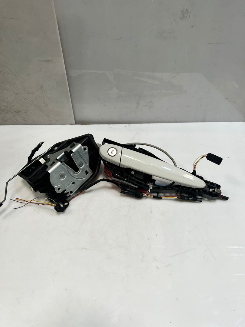 BMW 1 3 5 Series E60 E61 F20 F30 Door Lock Actuator Front Right 7229462 OEM
