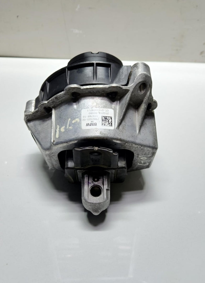 2019-2024 BMW 330i Right Engine Mount 7582320 3 Series G20 G21 and 4 Series G22 