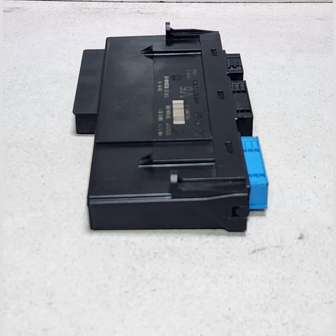 2011 BMW  7 Series F01 F02 F03 F04 740i and 750i Body Control Module 9228490 OEM