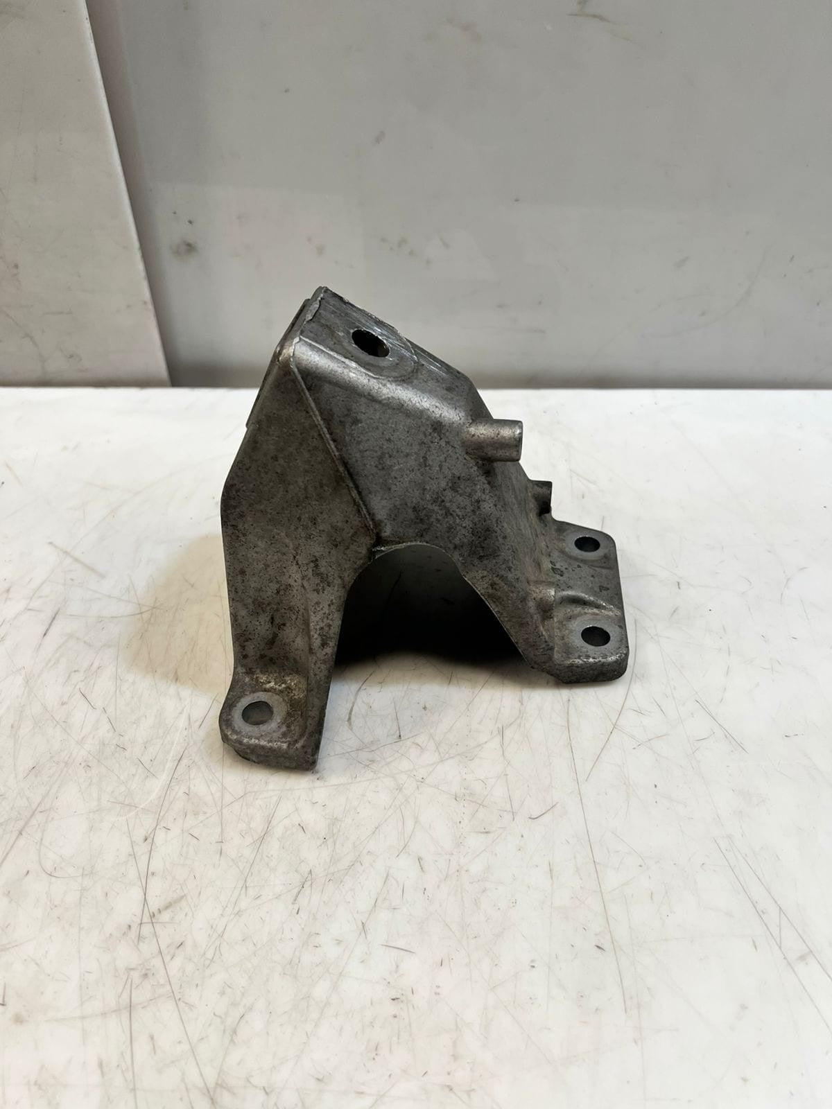BMW 5 Series F10 F11 525d xDrive Engine Mounting Bracket Right Aluminium 6793004