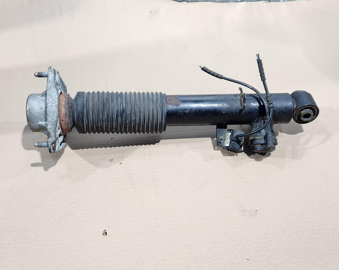 2014-2018 BMW X5 Rear Shock Absorber 6863176 X5 F15