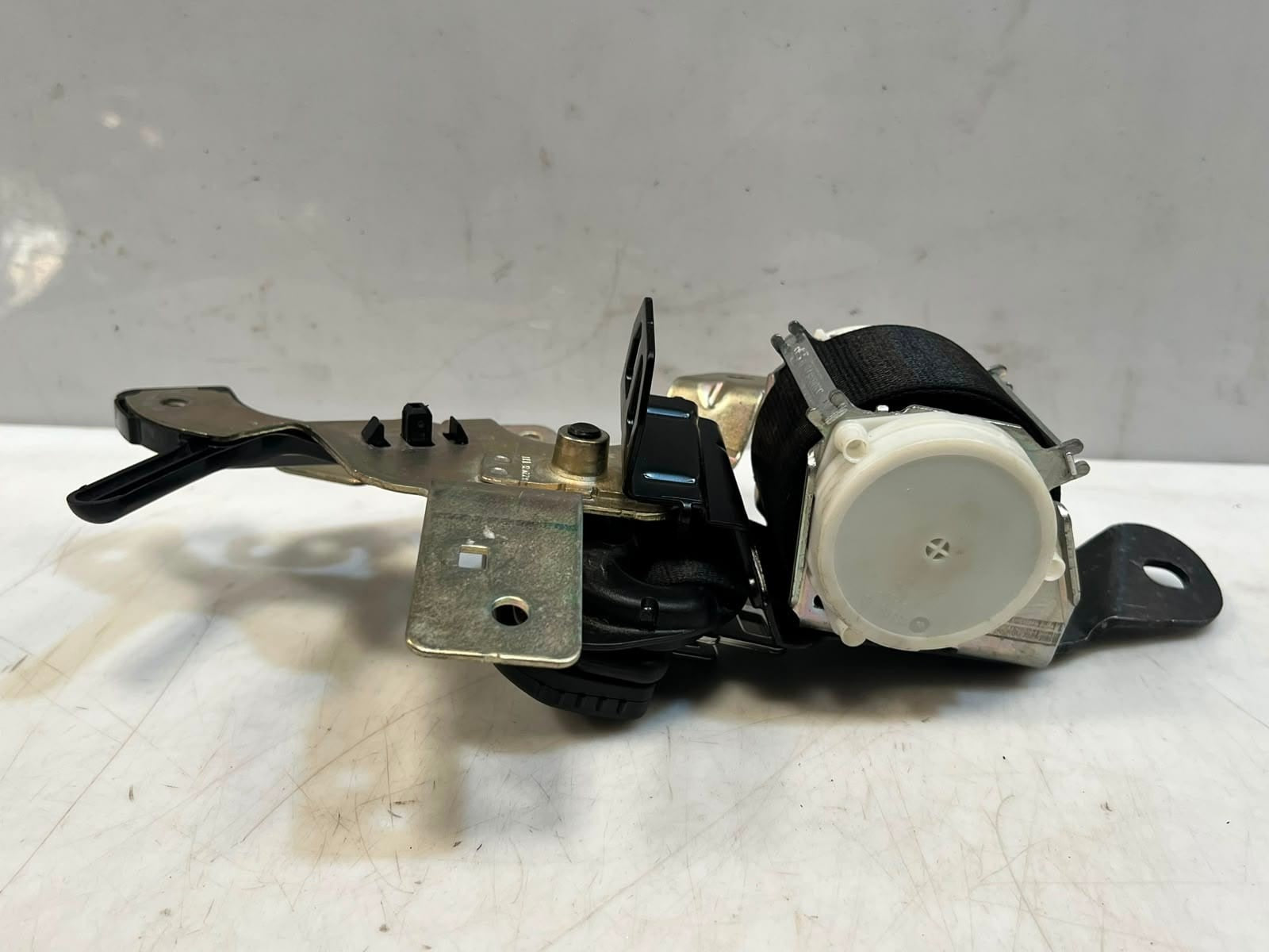2015-2019 BMW X1 F48 and X1 E84 Rear Middle Seat Belt 34141670 OEM