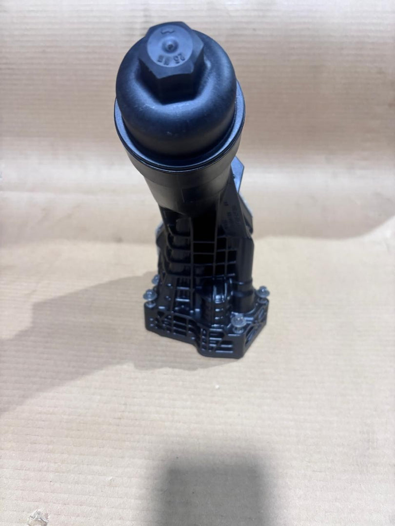 2020-2023 BMW 530I XDRIVE 2.0L - Engine OIL Filter Housing W/ Cooler 8580414