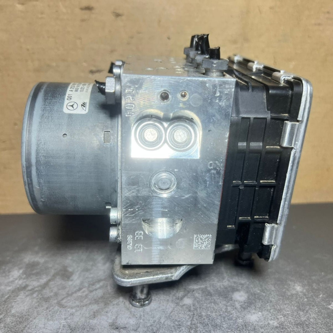 14-18 Mercedes W205 C-Class Hybrid ABS Anti Lock Brake Pump Module A253 9011600