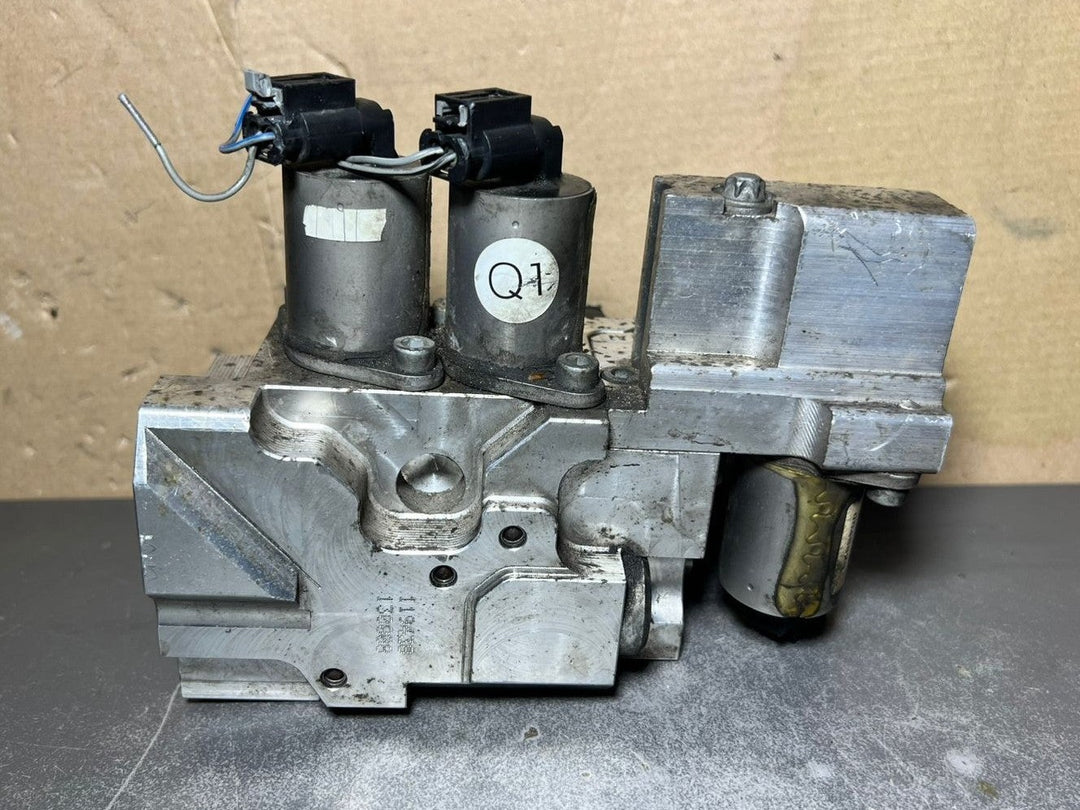 13-16 Mercedes GL450 GL550 Front Hydraulic Suspension Valve A166 3201158 OEM
