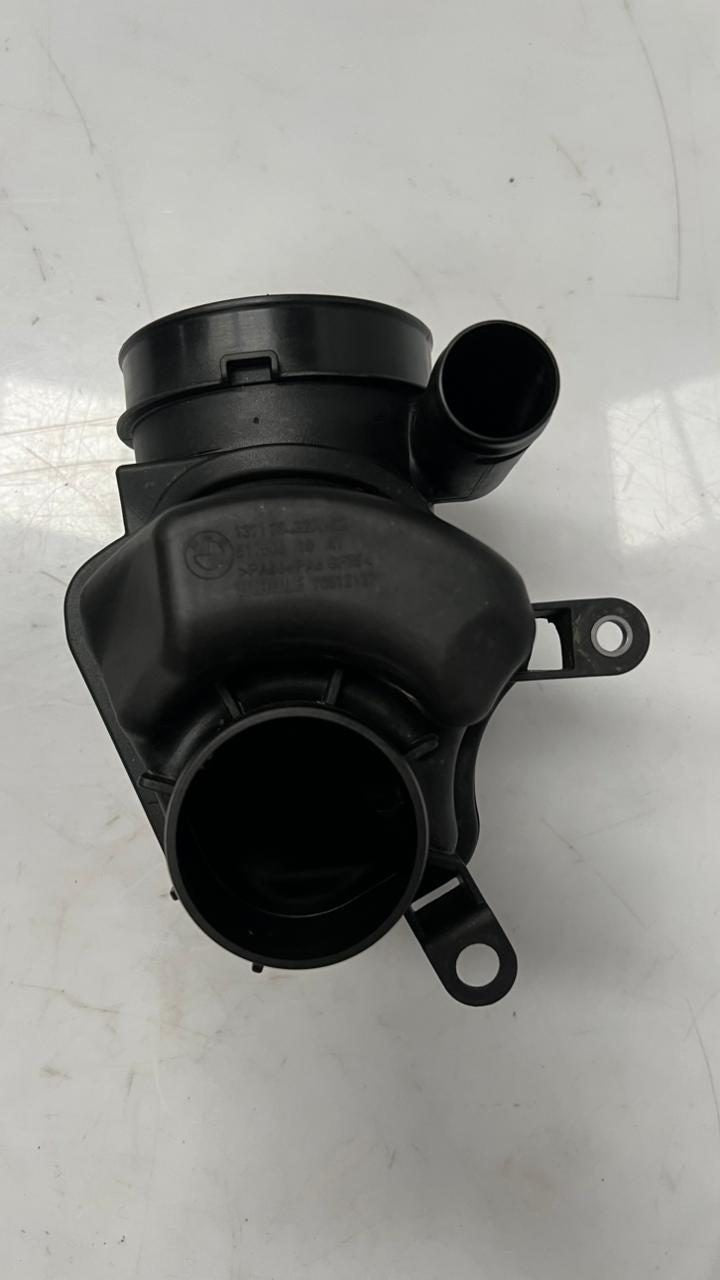 2012-2016 BMW M5 Air Intake Tube OEM left driver side 1371 7843276