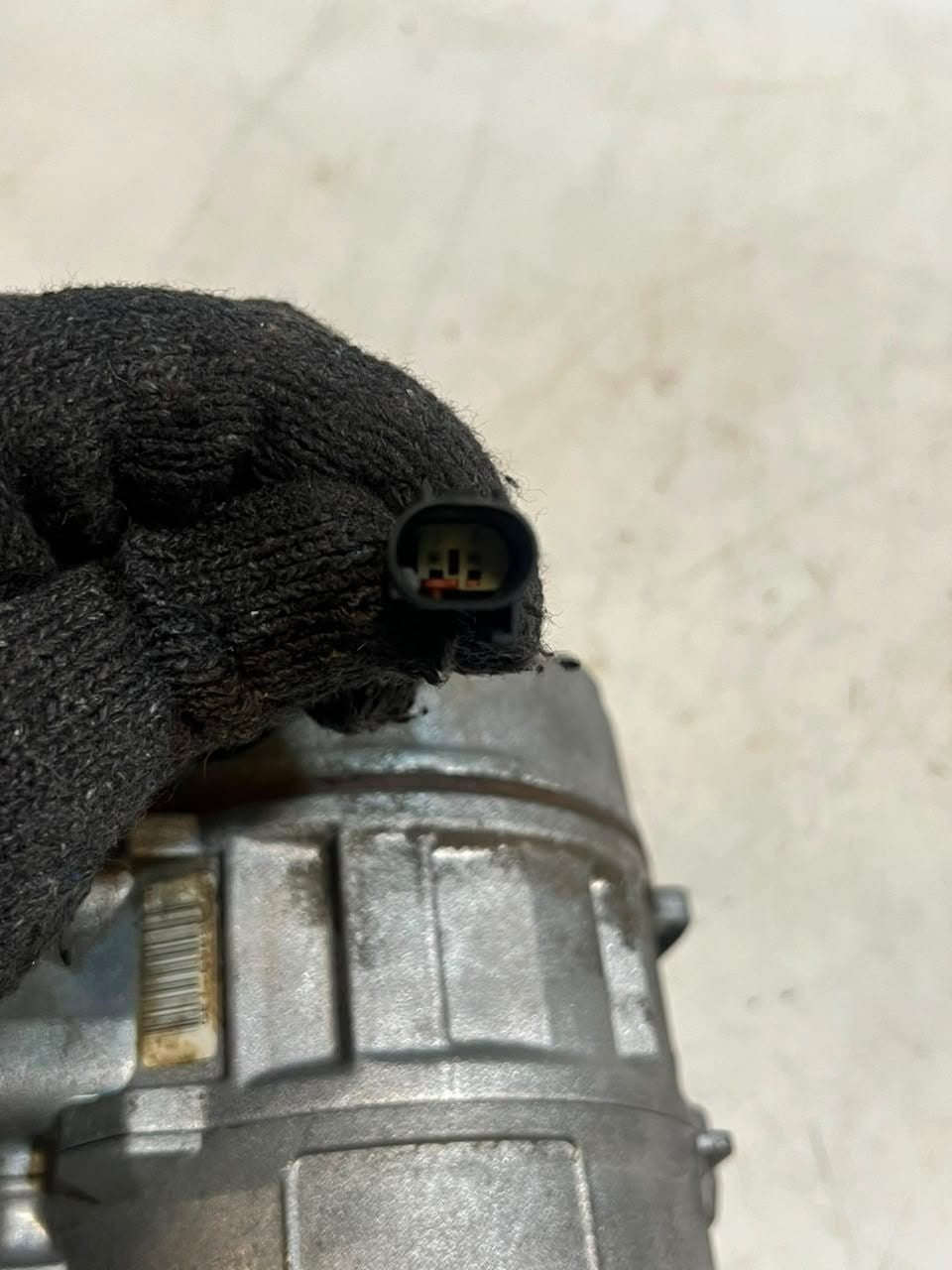 BMW 525i E60 E61 E63 E64 E65 E66 3.0L Air Conditioning Compressor 6956715 OEM