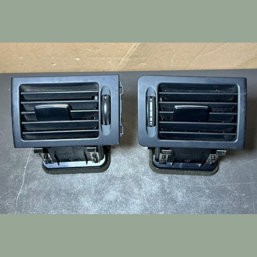08-10 Mercedes W204 Class Front Dashboard Left  Right Heater A/C Air Vent