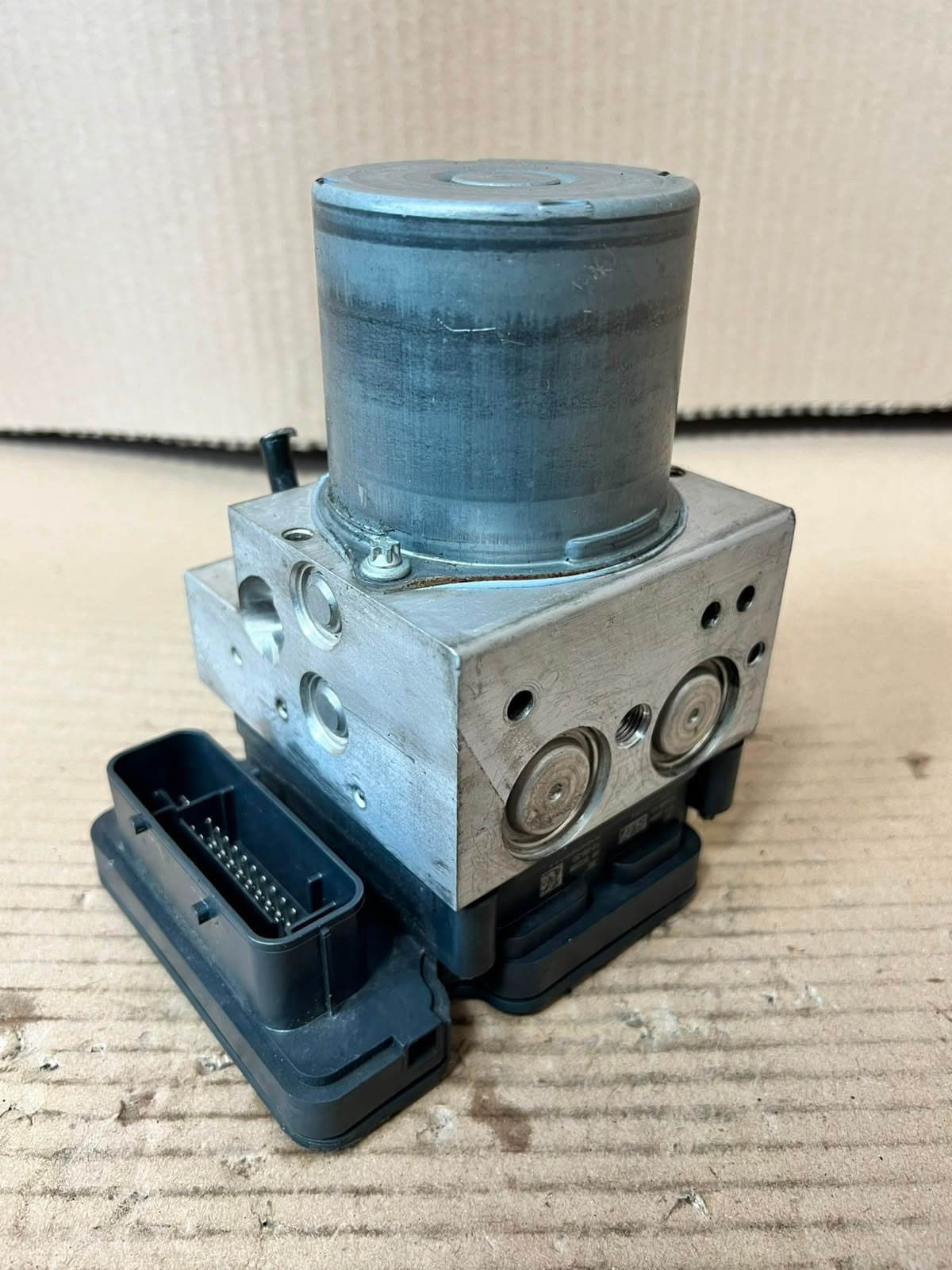 2012-2016 BMW F10 F11 F01 F13 535i ABS Pump Anti-Lock Brake Module 6853400