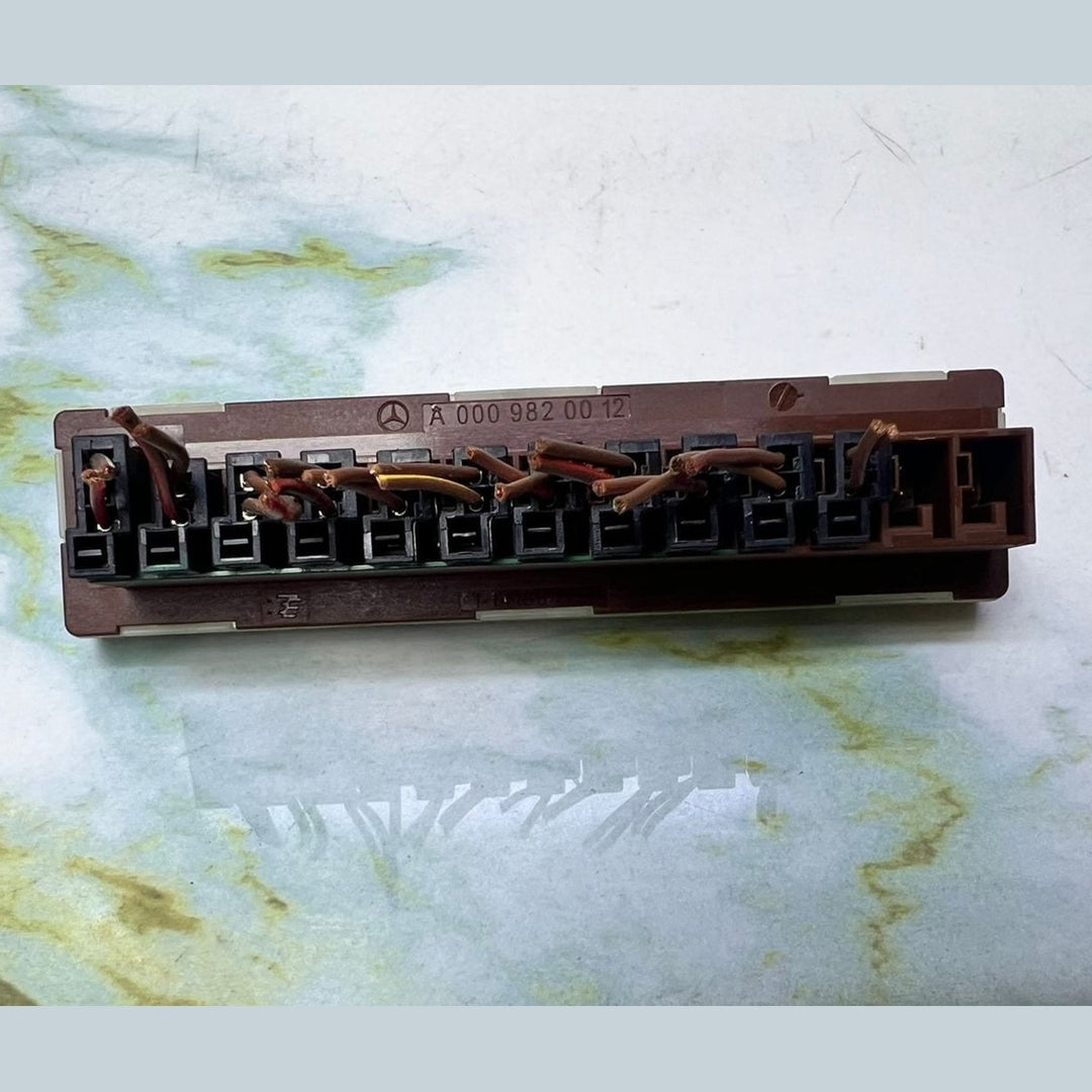 2008-2014 Mercedes-Benz C300 Electrical Connector Housing A0009820012 CLA C117
