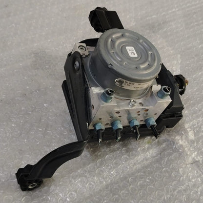OEM BMW 3 Series Gt F34 2014 Diesel ABS Pump Assembly 6870914 6870913
