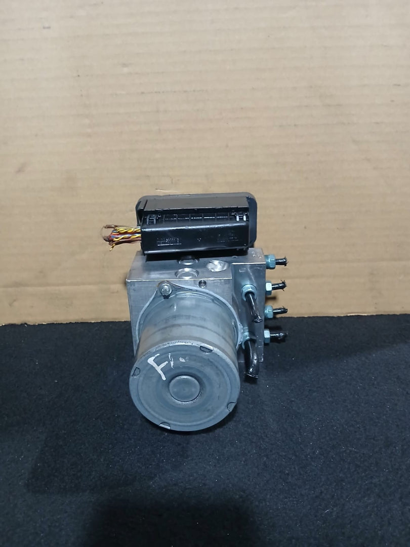 OEM BMW 5 series F10 F15 ABS ANTILOCK BRAKE PUMP CONTROL MODULE 6865860
