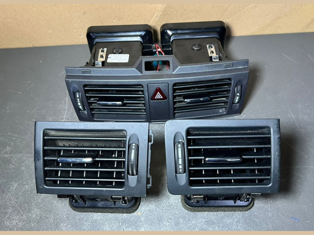 08-10 Mercedes W204 C-Class Front Center Dashboard  Heater A/C Air Vent Set