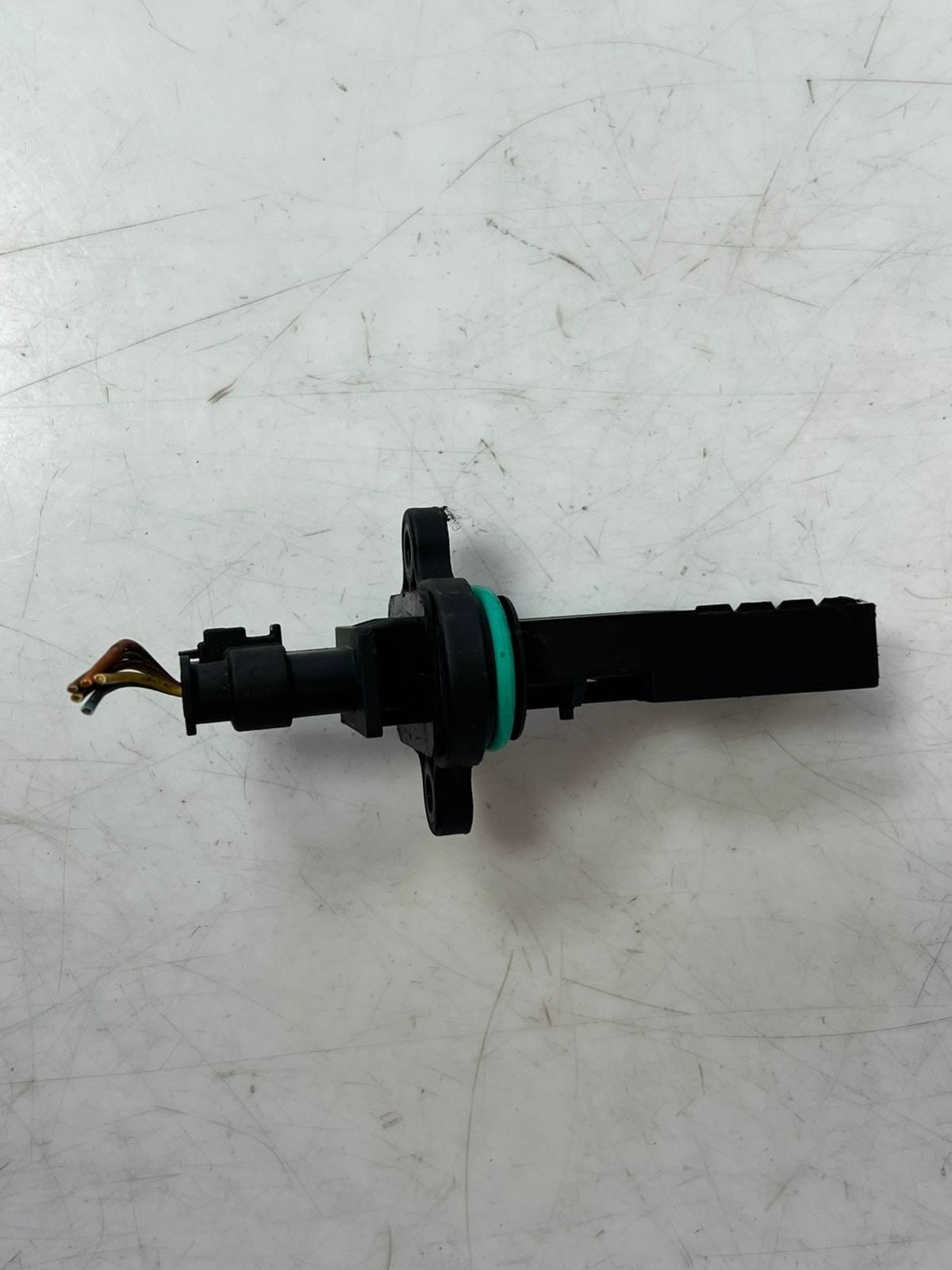 2010-2013 BMW 550i, 650i, 750i, and X6 4.4L Mass Air Flow Sensor 7566990 OEM