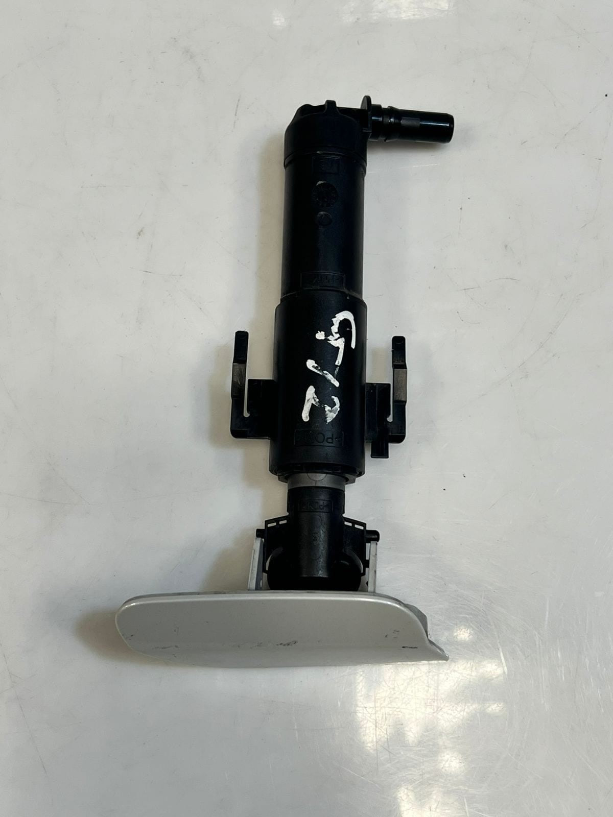 2015 BMW 740i 7 Series G11 G12 HIGH PRESSURE Headlight Washer Nozzle 7357354