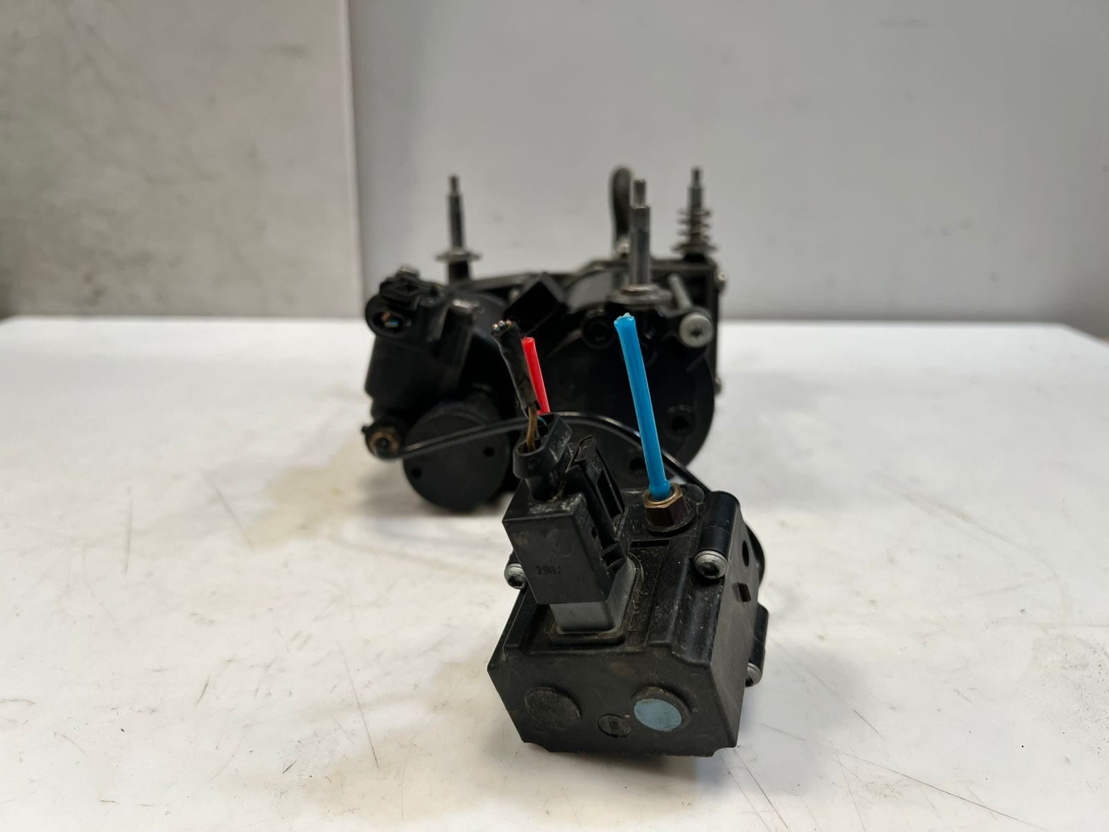 2007-2013 BMW X5 E70 and X6 E71 E72 Air Suspension Compressor EBLV0514 OEM